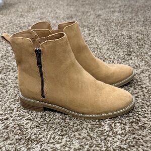 Universal Thread Camel Ankle Booties